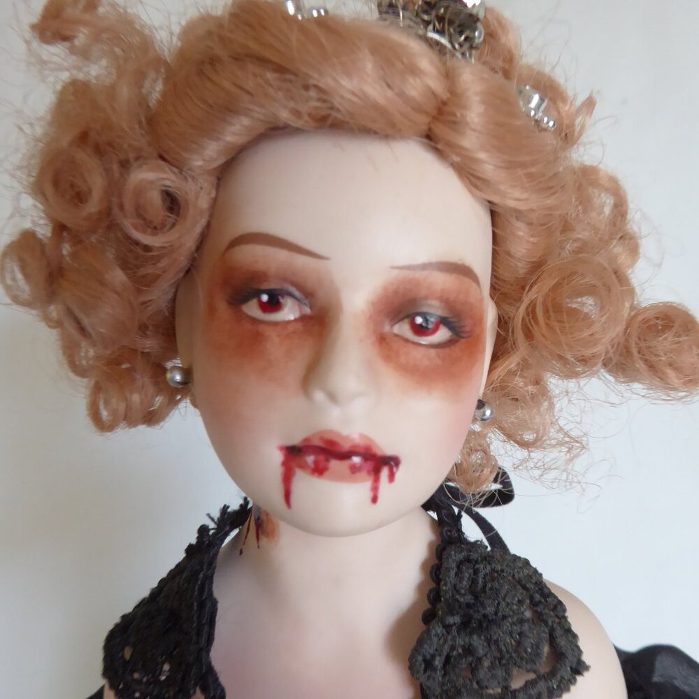 OOAK 18” DRACULA BRIDE VAMPIRE LUCY SCARY GOTHIC HORROR UNDEAD DOLL PROP ODDITY - Picture 11 of 16